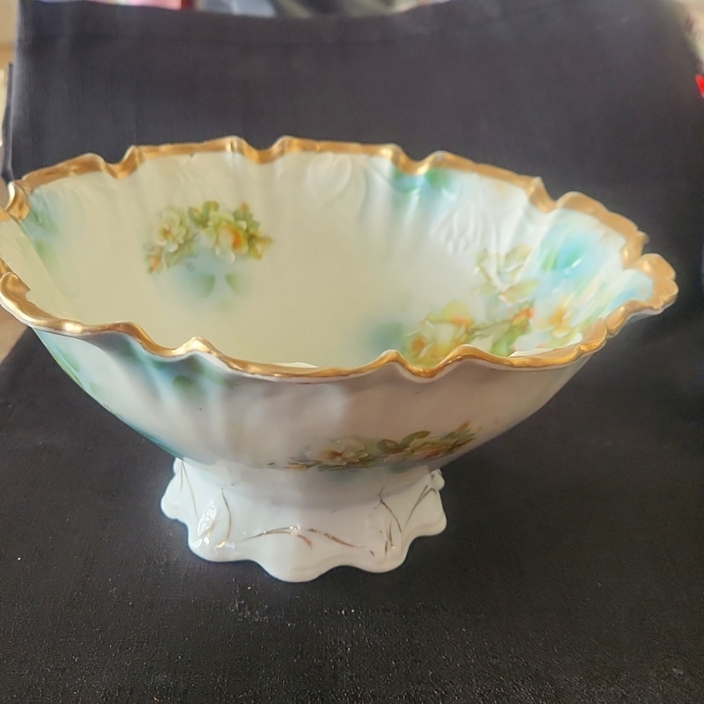 VINTAGE SILESIA OLD NAVY GERMANY HAND PAINTED FLOWER DESIGN FRUIT BOWL.